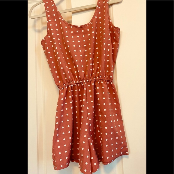 Women’s size small salmon colored romper - Picture 3 of 5